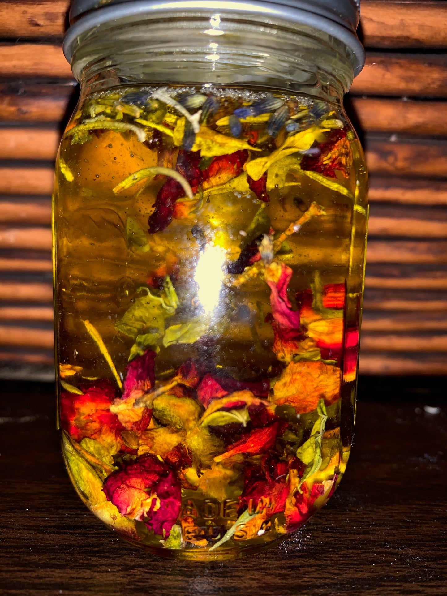 Nourishing body oil