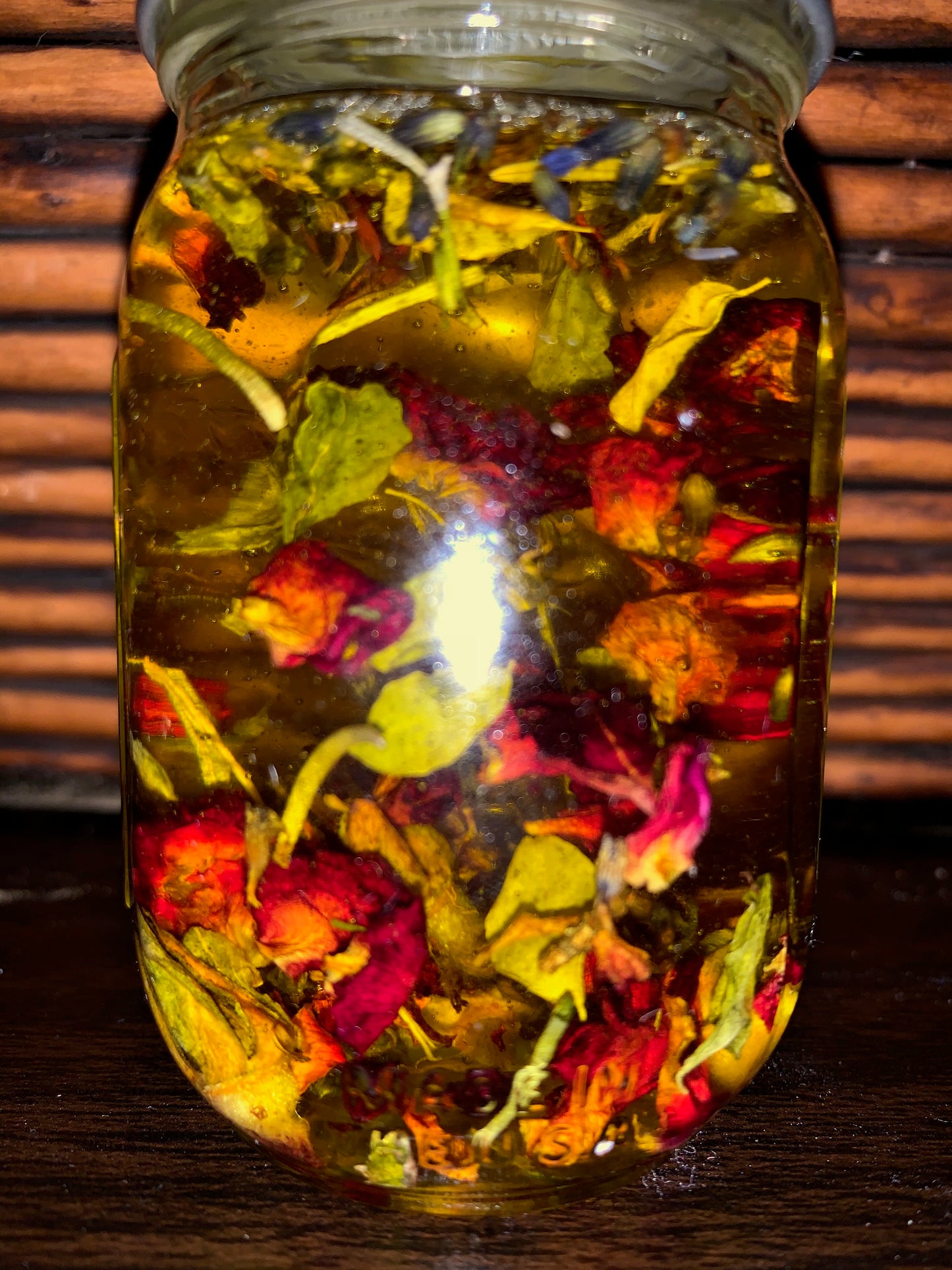 Nourishing body oil