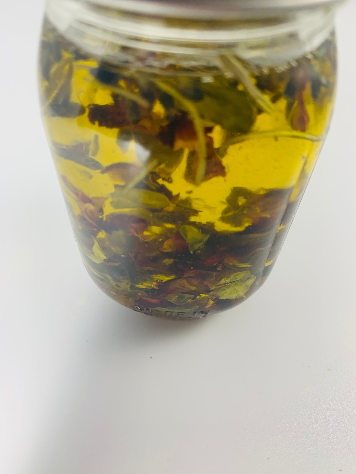 Nourishing body oil